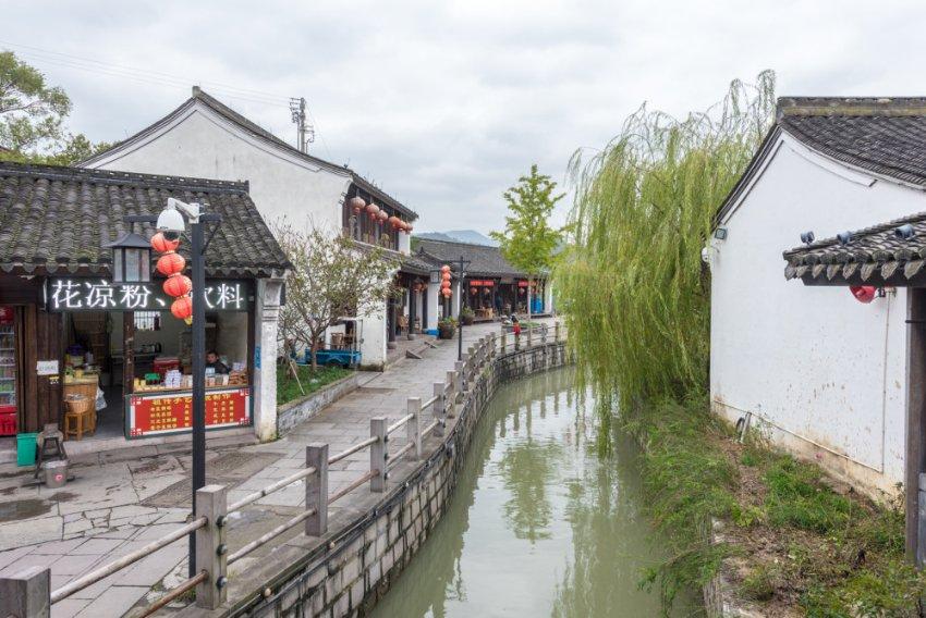 采桑子·亭前春逐红英尽的注释译文